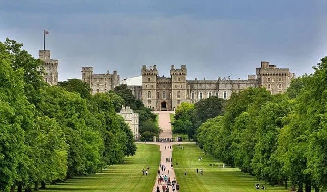 Windsor Castle and its Round Tower under a blue sky